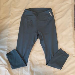 Super soft light blue cropped leggings